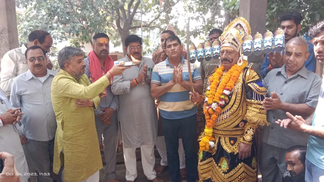 मथुरा में लंकेश भक्तों ने महा आरती कर रावण के पुतला दहन का किया विरोध | New India Times