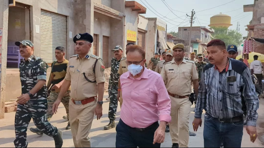 जिला निर्वाचन अधिकारी अनिल कुमार अग्रवाल एवं जिला पुलिस अधीक्षक मनोज कुमार ने किया संवेदनशील मतदान केंद्रों का निरीक्षण | New India Times