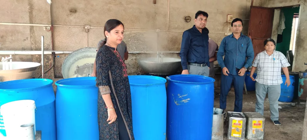 मिलावटखोरों के खिलाफ भिंड जिला प्रशासन की बड़ी कार्यवाही, 5 क्विंटल से अधिक मावा जब्त, कई मिलावटखोरों के खिलाफ एफआईआर दर्ज | New India Times