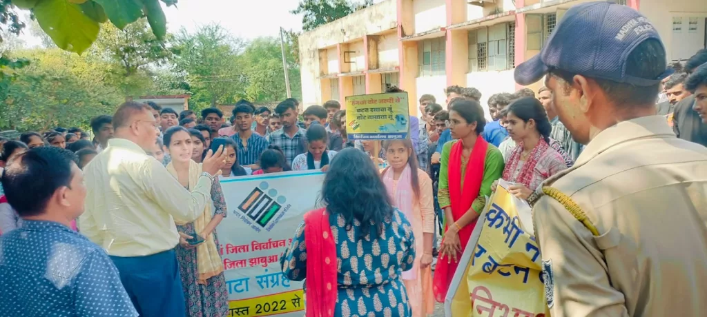 मुख्य कार्यपालन अधिकारी जिला पंचायत ने प्रशिक्षणार्थियों को दिलाई मतदाता जागरूकता की शपथ | New India Times