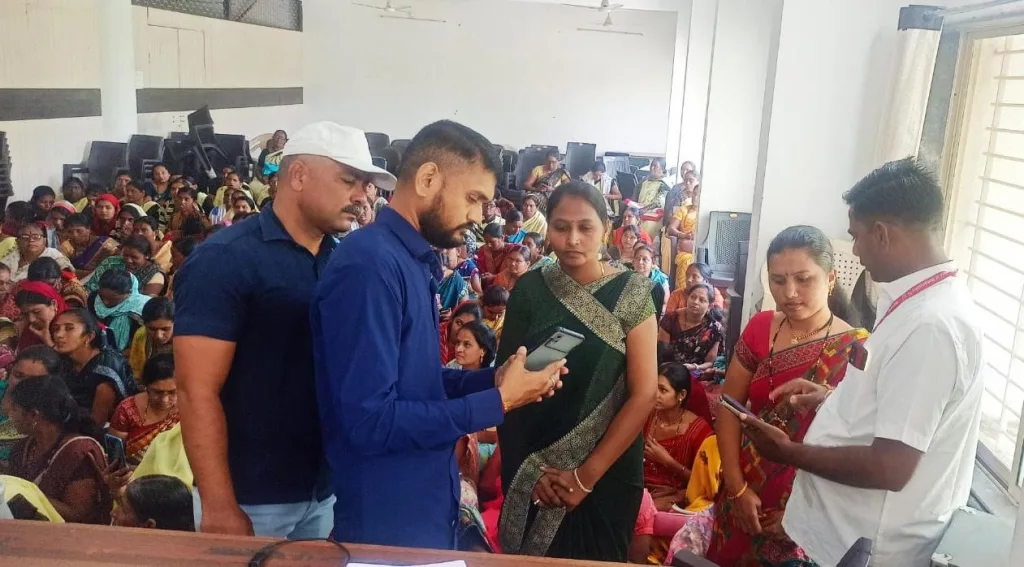 अन्न सुरक्षा कानून को चुनौती, आयुष्मान कार्ड नहीं निकालने वाले नागरिकों को राशन बंद करने की धमकी दे रही है सरकार | New India Times