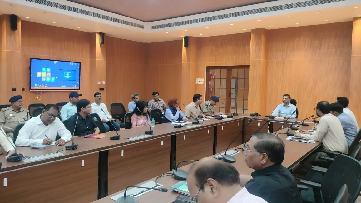 मंडलायुक्त की अध्यक्षता में सेफ सिटी योजना की साप्ताहिक समीक्षा बैठक संपन्न | New India Times