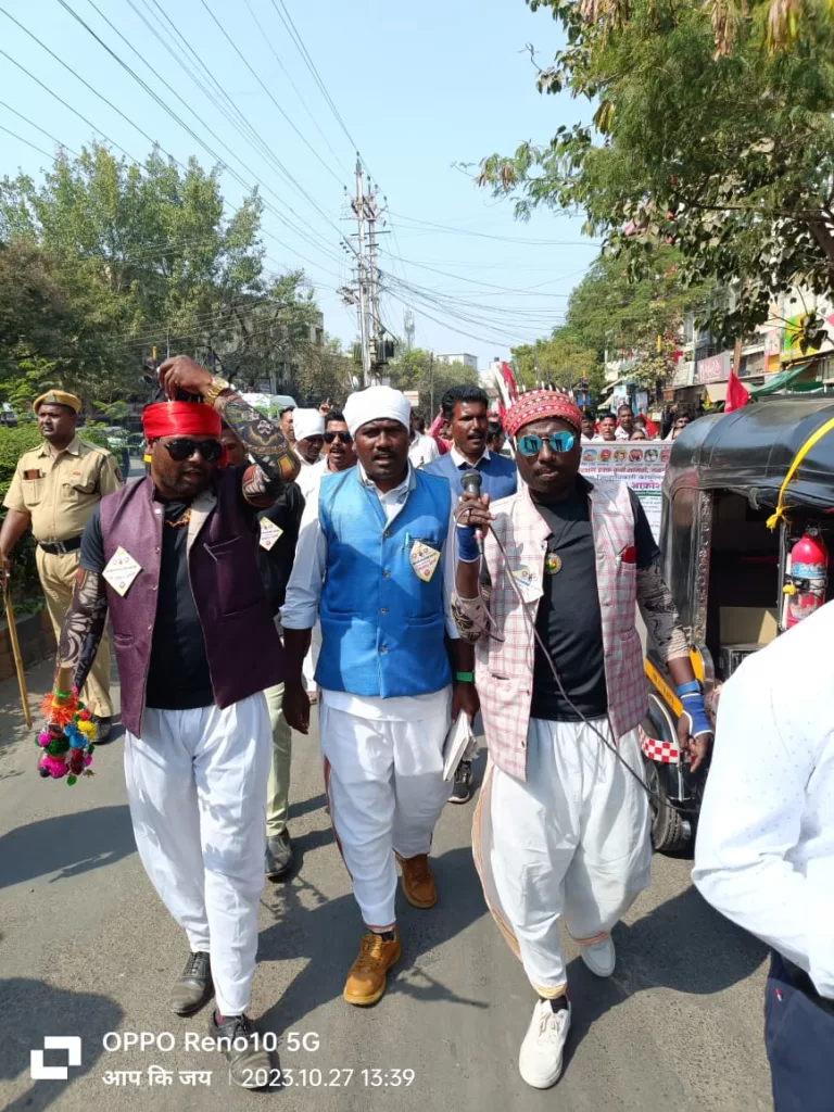 आदिवासी कृती समिती ने कलेक्ट्रेट को घेरा, अनुसूचित जनजाति के आरक्षण में अन्य तबकों की घुसपैठ को लेकर बढ़ रहा है सरकार से टकराव | New India Times