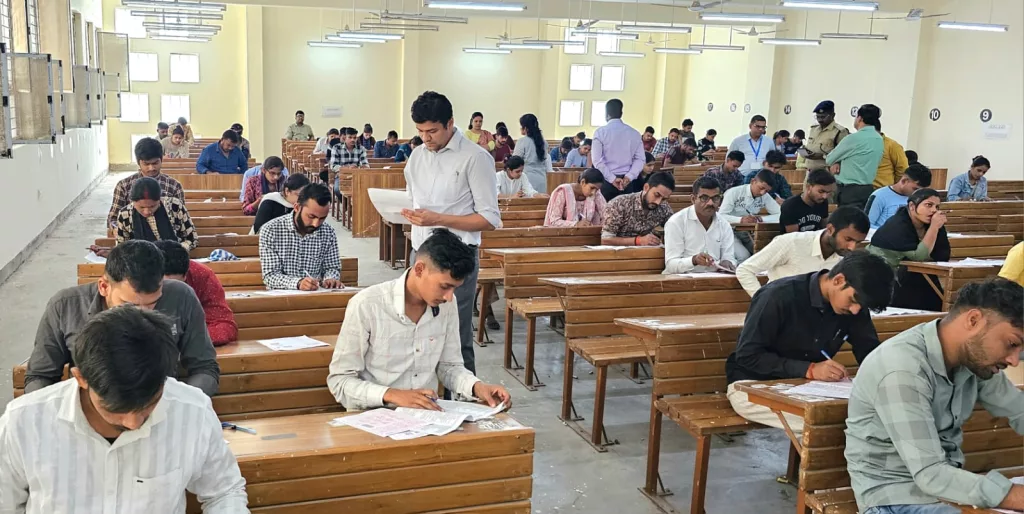 प्रारम्भिक अर्हता परीक्षा-2023 के दृष्टिगत जिलाधिकारी एवं वरिष्ठ पुलिस अधीक्षक ने परीक्षा केंद्रों का किया निरीक्षण | New India Times