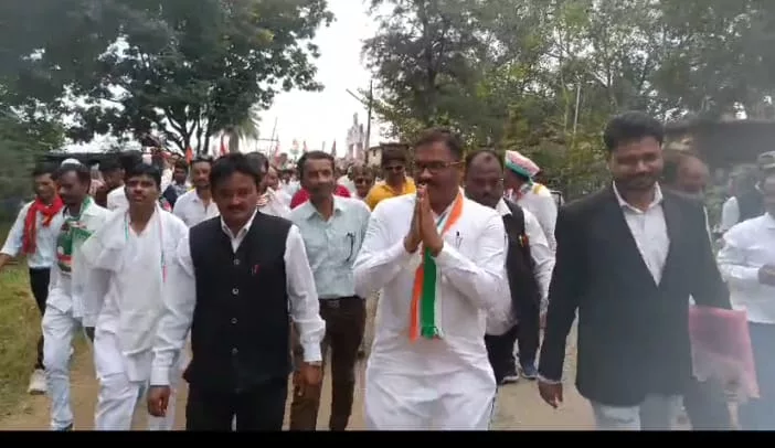 नामांकन दाखिल करने कांग्रेस प्रत्याशी के साथ कार्यकर्ताओं का उमड़ा जन सैलाब | New India Times