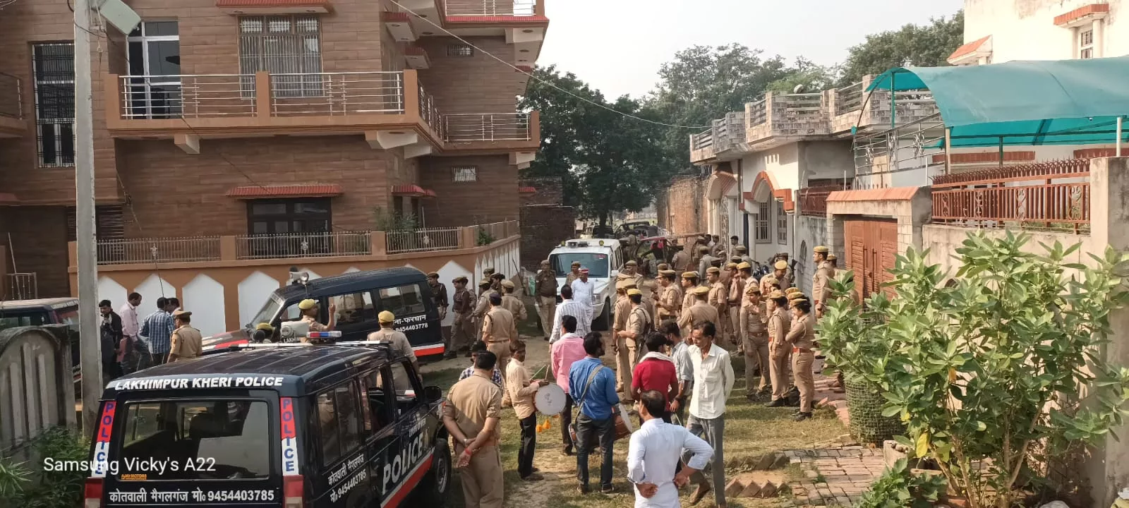 अवैध खाद कारोबारी मनीष गुप्ता उसके साथी रितिक गुप्ता की अवैध सम्पत्ति की गई जब्त | New India Times