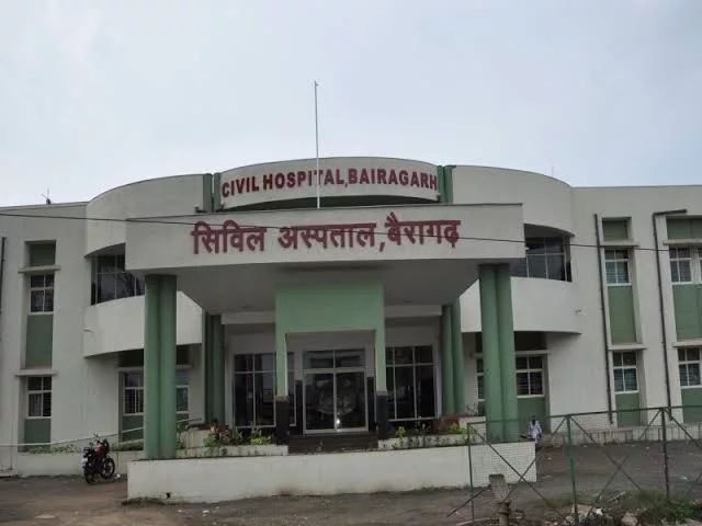 प्रसूता के इलाज में लापरवाही बरतने पर प्रशासन ने कार्यवाही करते हुए सिविल हॉस्पिटल बैरागढ़ के 1 चिकित्सक एवं 2 नर्सिंग ऑफिसर को किया निलंबित | New India Times