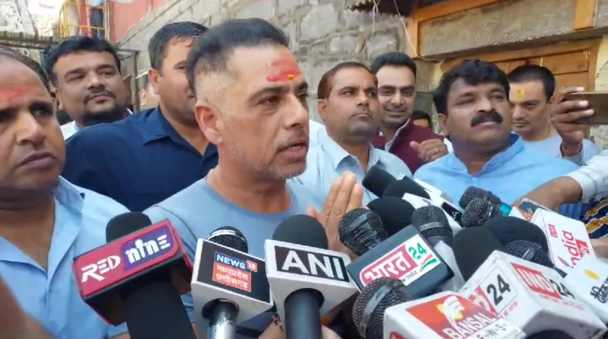 कांग्रेस महासचिव प्रियंका गांधी के पति रॉबर्ट वाड्रा ने किए महाकाल दर्शन | New India Times