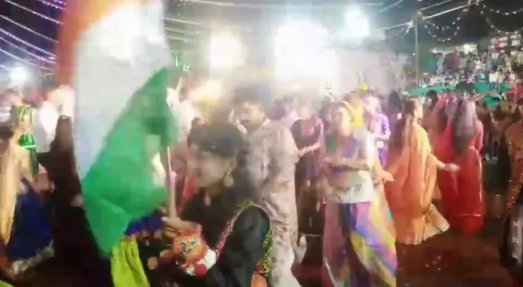 श्री वनेश्वर मारुति नंदन हनुमान मंदिर समिति के द्वारा आयोजित गरबा पांडाल में अन्य राज्यों से भी पहुंच रहे हैं श्रद्धालु | New India Times