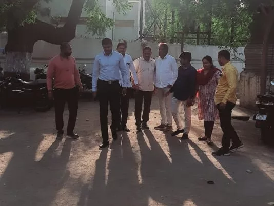 रिश्वत लेते हुए शिक्षाधिकारी समेत सहायक गिरफ्तार | New India Times