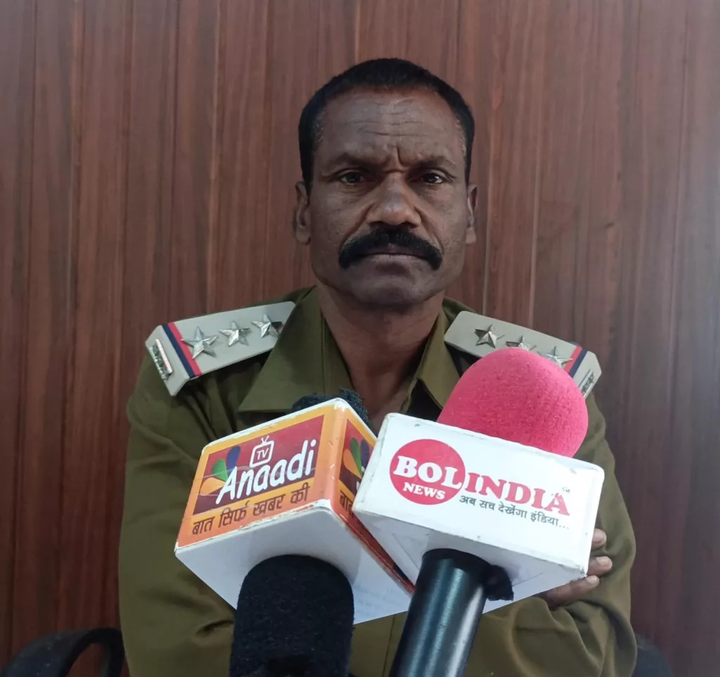 जुआरीयों की महफिल पर पुलिस की बड़ी कार्यवाही, 10 आरोपियों के साथ चार टू व्हीलर वाहन बरामद | New India Times