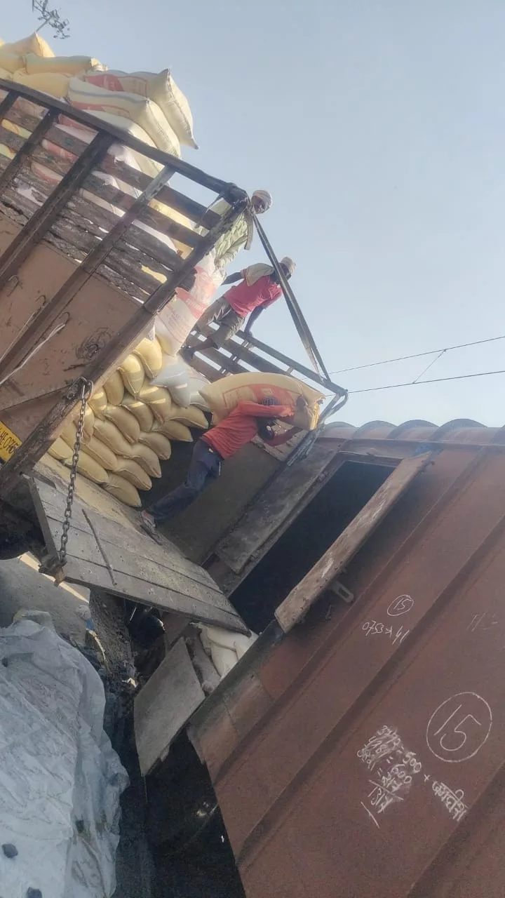 रेलवे के ज़रिये माल यातायात को बढ़ावा देने के लिए छोटे एवं बड़े व्यापारियों से संपर्क कर अधिकाधिक माल का परिवहन करने के लिए किया जा रहा है प्रेरित | New India Times