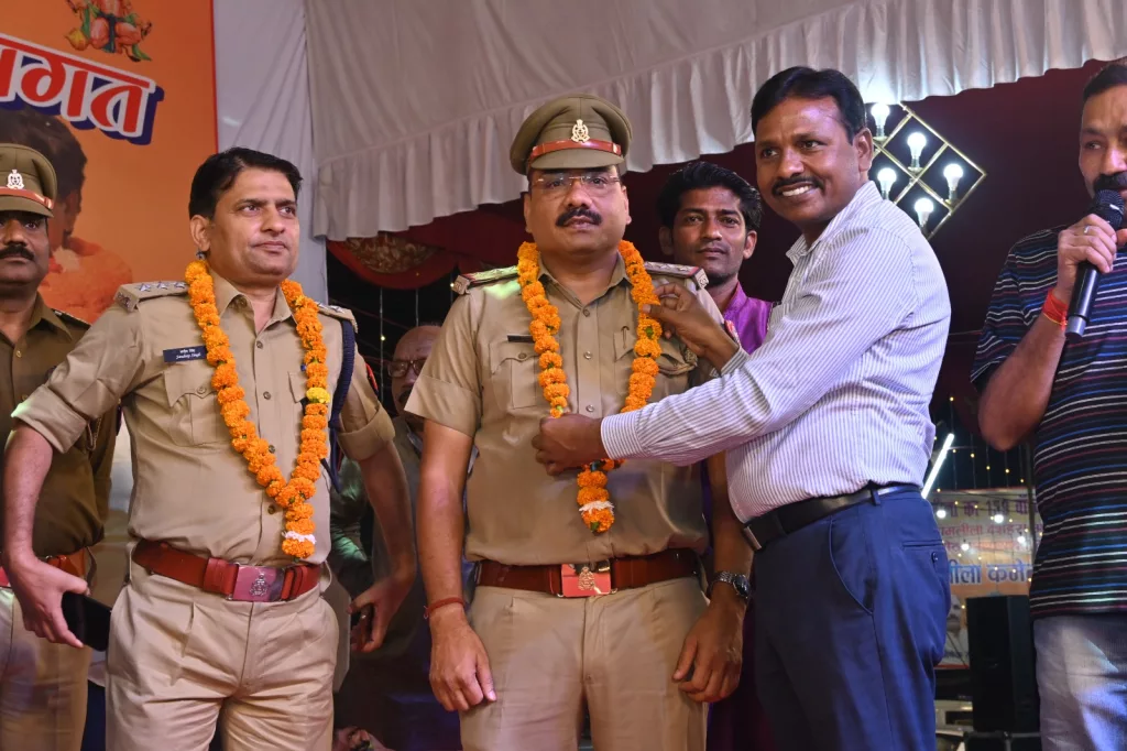 रामलीला के सांस्कृतिक मंच पर मंगलवार की रात पंजाबी संगीत सम्मेलन में हुआ जोरदार धमाल 2 रामलीला के सांस्कृतिक मंच पर मंगलवार की रात पंजाबी संगीत सम्मेलन में हुआ जोरदार धमाल | New India Times