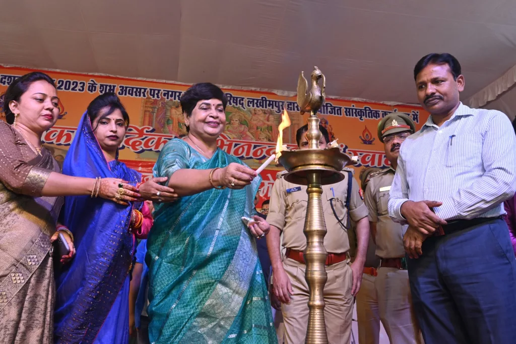 रामलीला के सांस्कृतिक मंच पर मंगलवार की रात पंजाबी संगीत सम्मेलन में हुआ जोरदार धमाल 3 रामलीला के सांस्कृतिक मंच पर मंगलवार की रात पंजाबी संगीत सम्मेलन में हुआ जोरदार धमाल | New India Times