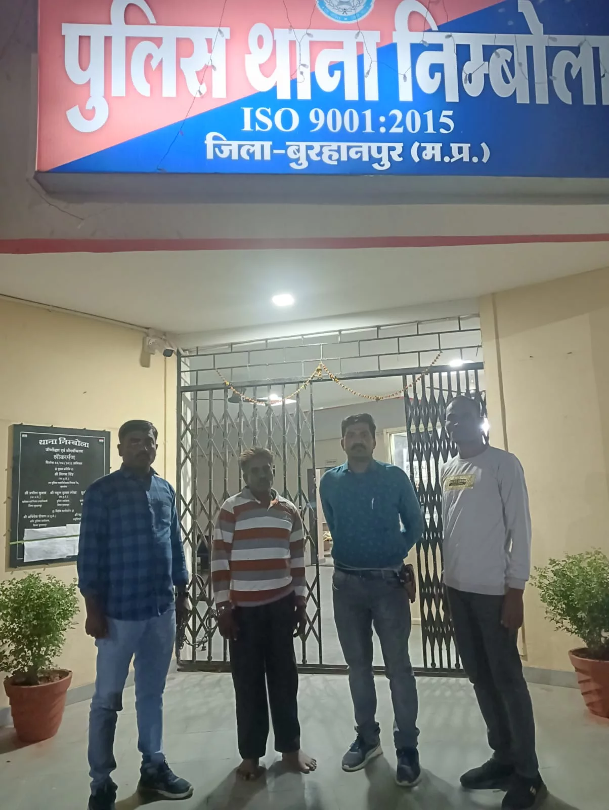 स्पेशल टीम ने थाना निंबोला के पांच वर्ष पुराने प्रकरण में स्थाई वारंटी को नर्मदापुरम (होशंगाबाद) से किया गिरफ्तार | New India Times