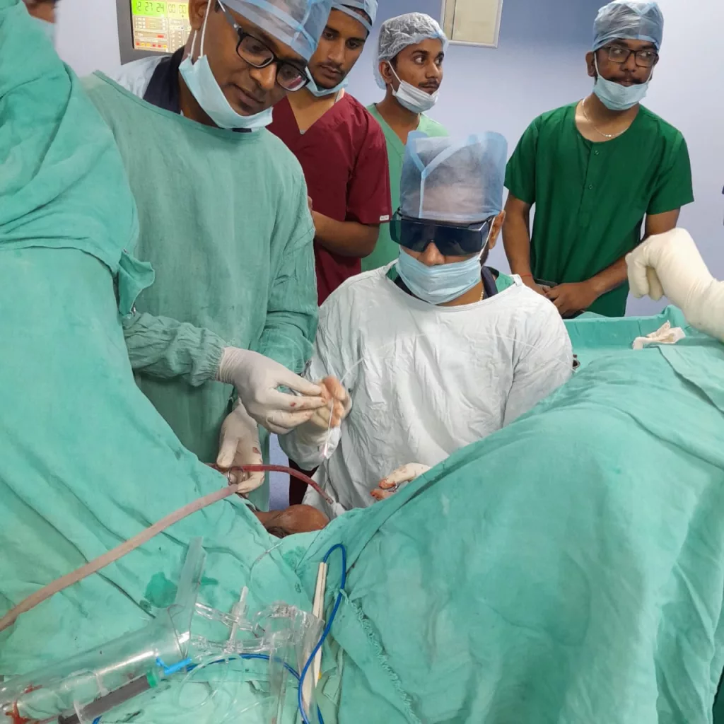 लेजर तकनीक द्वारा बिना चीरा बिना टांका ऑपरेशन की शुरुआत | New India Times