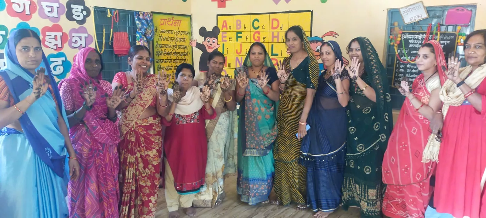 मेघनगर की ग्राम पंचायतों में रंगोली, मेहंदी एवं हस्ताक्षर कार्यक्रम आयोजित कर लोगों को मतदान करने के लिए किया जा रहा है जागरूक | New India Times