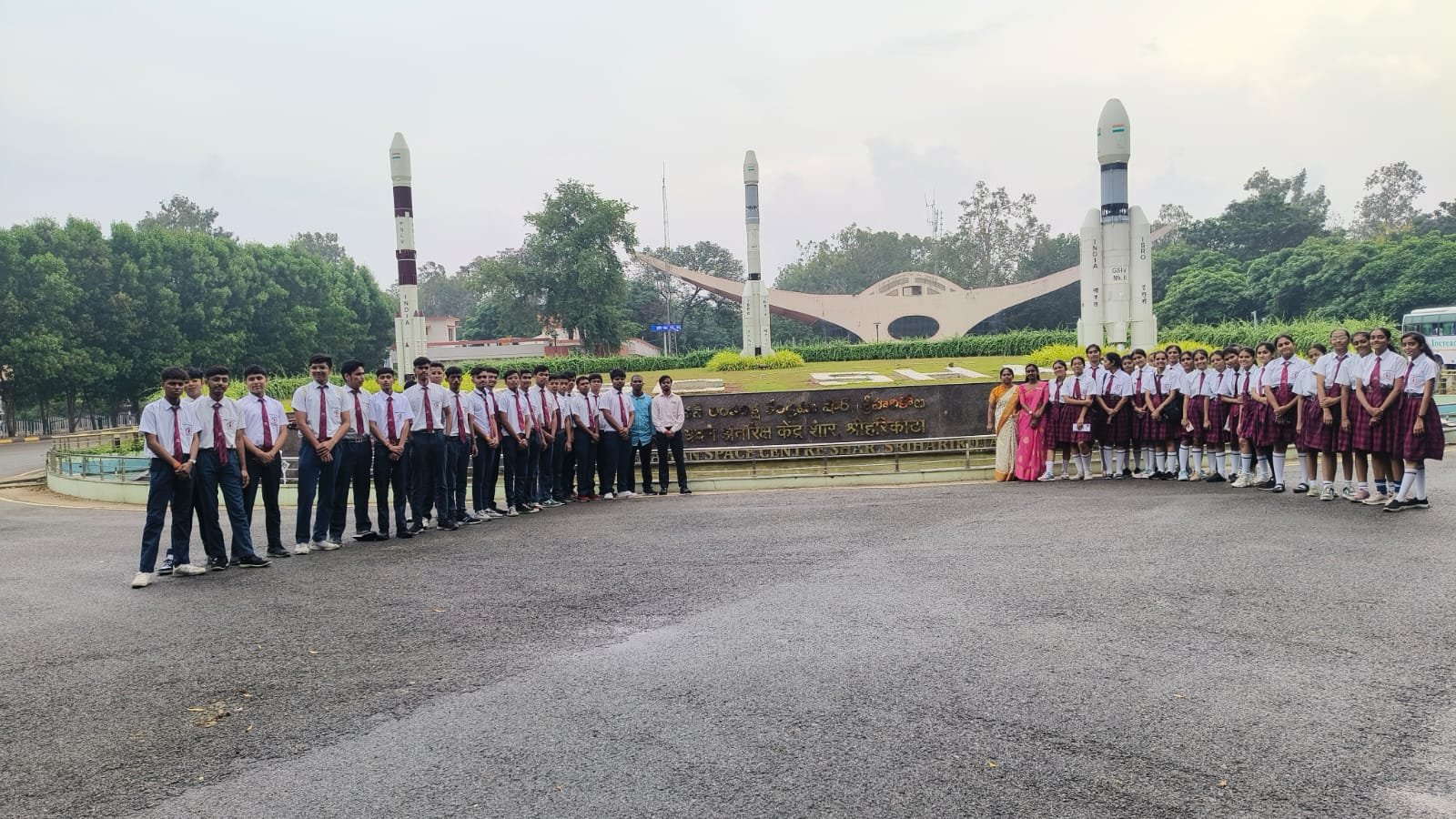 इसरो (ISRO) के एजुकेशनल टूर से सकुशल लौटे अर्वाचीन इंडिया स्कूल बुरहानपुर के 70 स्टूडेंट्स | New India Times