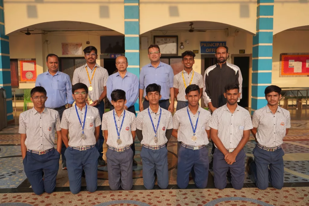 बुरहानपुर की मैक्रो विज़न एकेडमी के विद्यार्थियों ने सीबीएसई कलस्टर में भोपाल में प्राप्त किया स्वर्ण पदक | New India Times