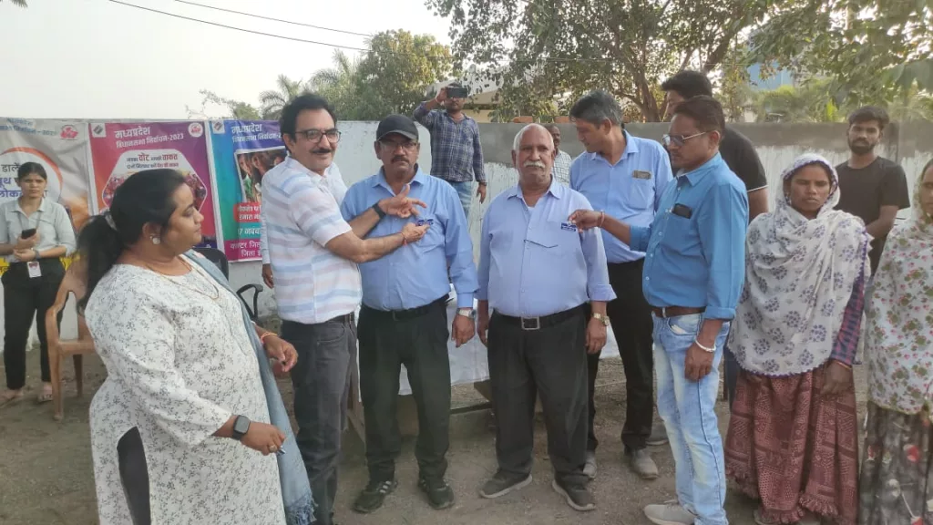 औद्योगिक क्षेत्र में श्रमिकों को मतदाता जागरूकता की दिलाई गई शपथ 2 औद्योगिक क्षेत्र में श्रमिकों को मतदाता जागरूकता की दिलाई गई शपथ | New India Times