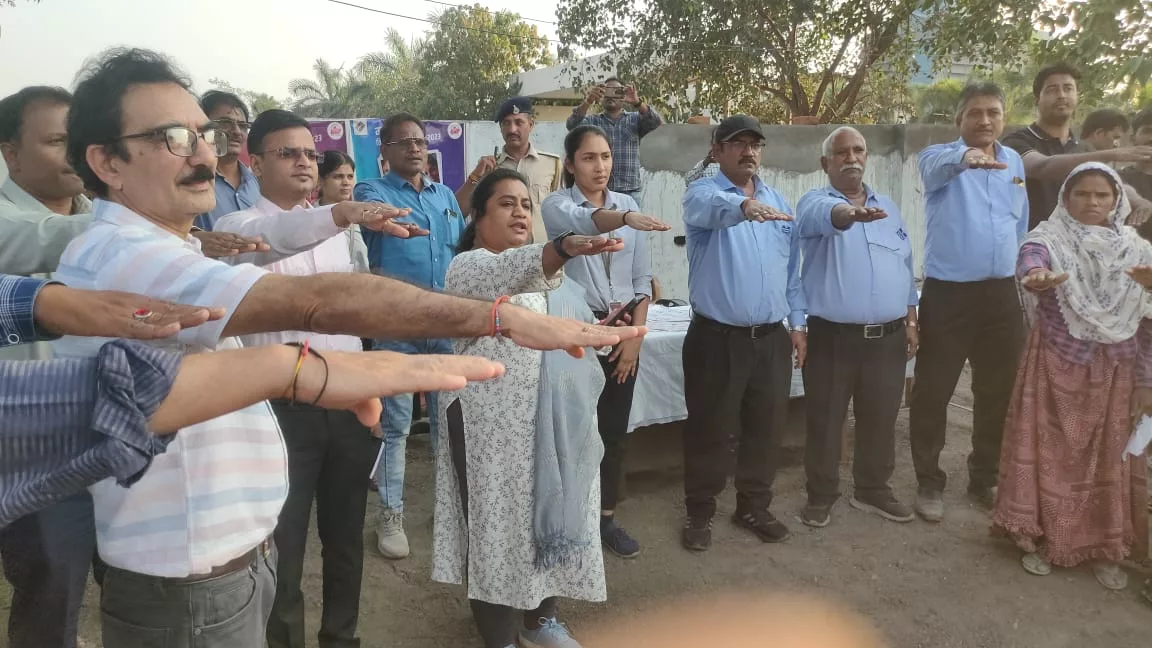 औद्योगिक क्षेत्र में श्रमिकों को मतदाता जागरूकता की दिलाई गई शपथ | New India Times