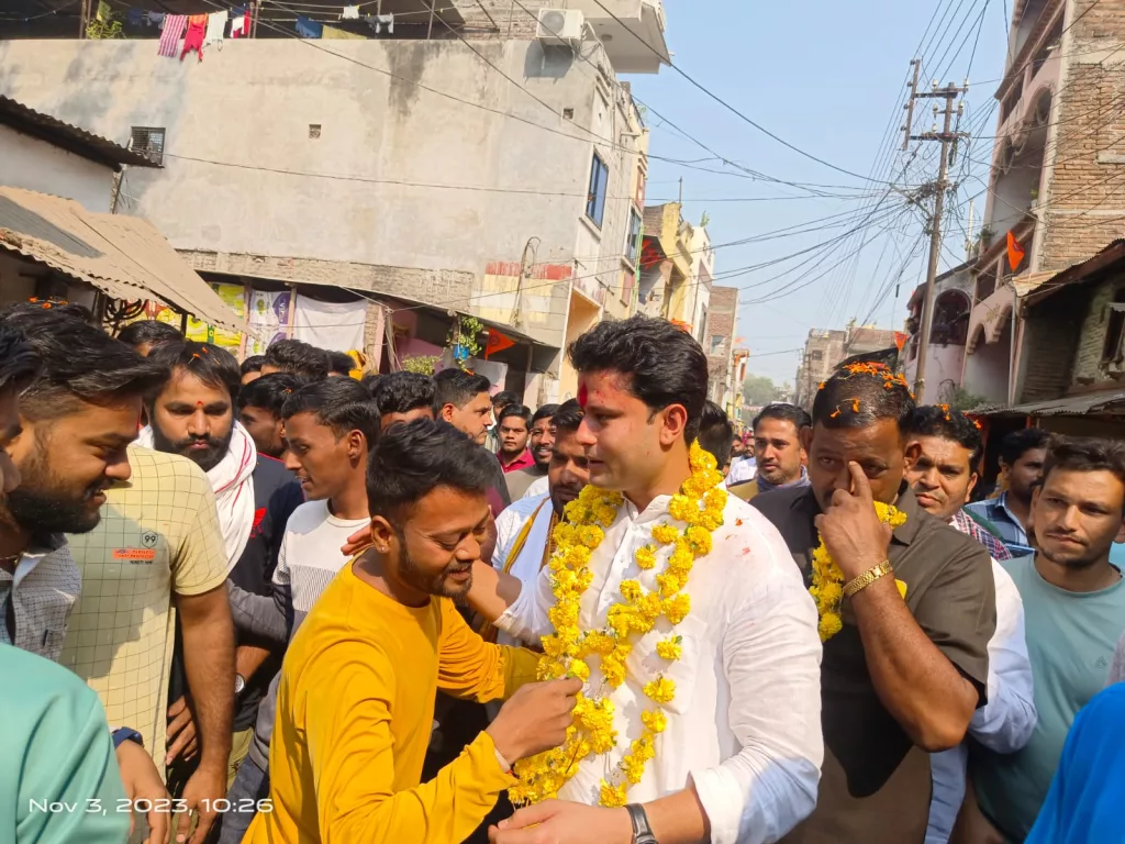 भाजपा से बागी निर्दलीय उम्मीदवार हर्षवर्धन सिंह चौहान ने किया जनसंपर्क 2 भाजपा से बागी निर्दलीय उम्मीदवार हर्षवर्धन सिंह चौहान ने किया जनसंपर्क | New India Times