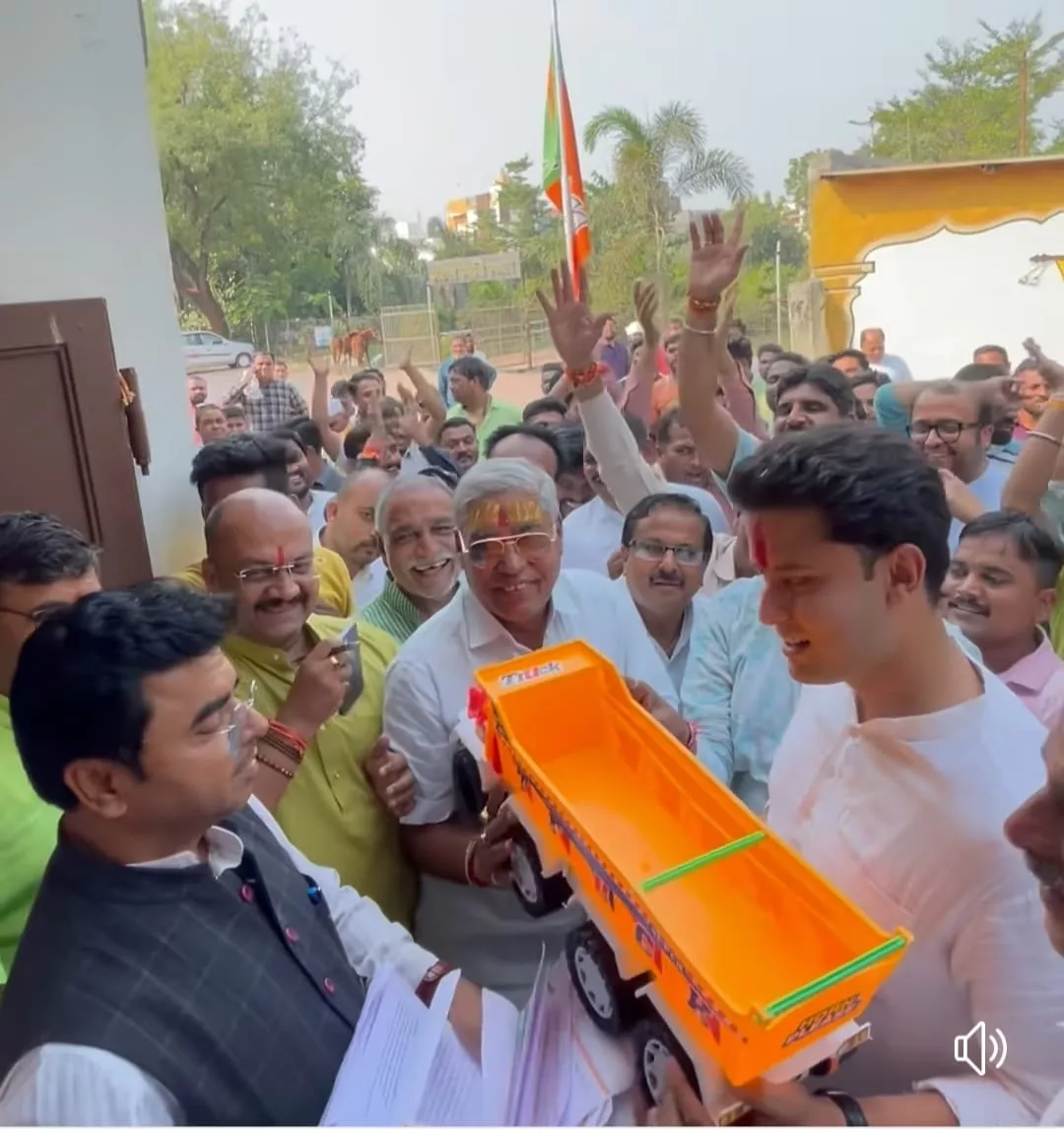 हर्षवर्धन सिंह चौहान के नेतृत्व में दूसरे दिन भी ट्रक पर सवार होकर सैकड़ो कार्यकर्ता थोक बंद इस्तीफा देने पहुंचे भाजपा कार्यालय | New India Times