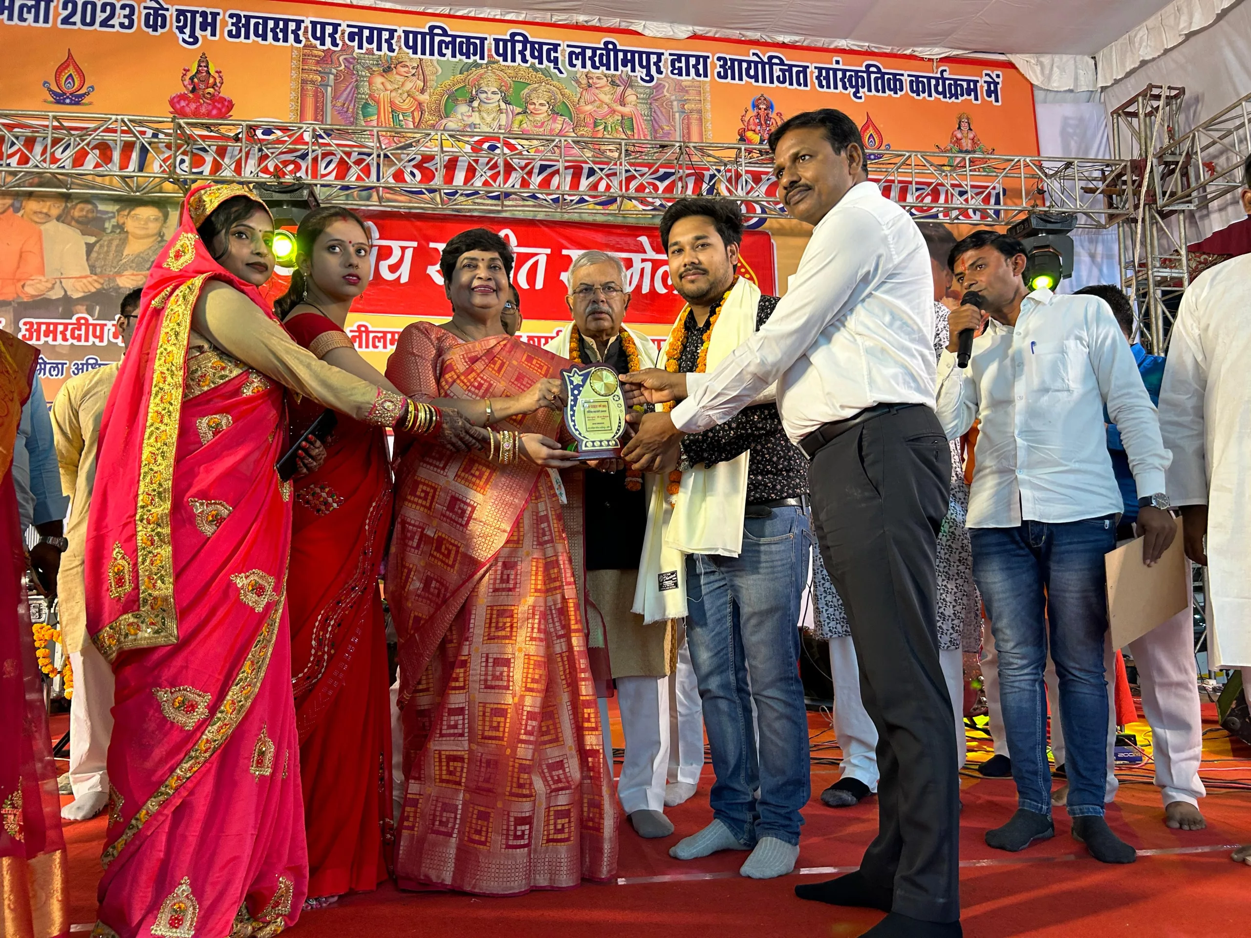 दशहरा मेला के सांस्कृतिक आयोजनों में आठवें दिन स्थानीय संगीत सम्मेलन का हुआ आयोजन | New India Times