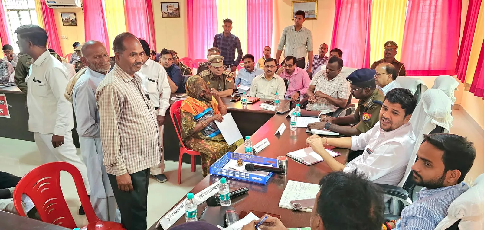 कार्यवाही ऐसी करें कि कानून का इकबाल बुलंद हो और शिकायतकर्ता शिकायत निस्तारण से संतुष्ट हों: जिलाधिकारी | New India Times