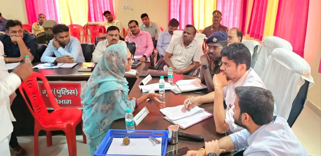 कार्यवाही ऐसी करें कि कानून का इकबाल बुलंद हो और शिकायतकर्ता शिकायत निस्तारण से संतुष्ट हों: जिलाधिकारी | New India Times