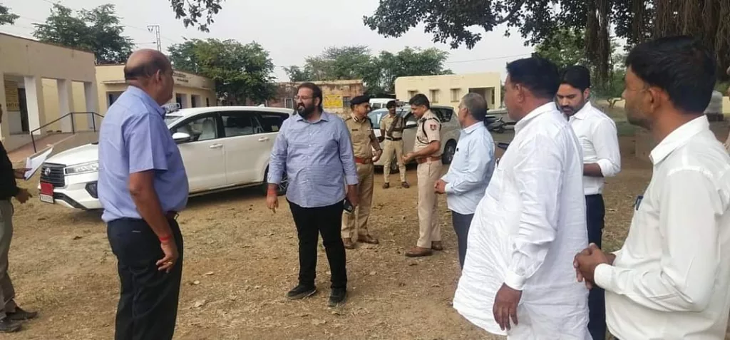 संभागीय आयुक्त, आईजी, जिला निर्वाचन अधिकारी एवं पुलिस अधीक्षक ने संयुक्त रूप से किया जिले के संवेदनशील मतदान केन्द्रों का निरीक्षण | New India Times