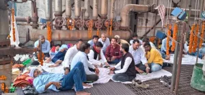 आमरण अनशन पर बैठे कर्मचारी, चौधरी रामकुमार भोजवाल ने दिया समर्थन | New India Times