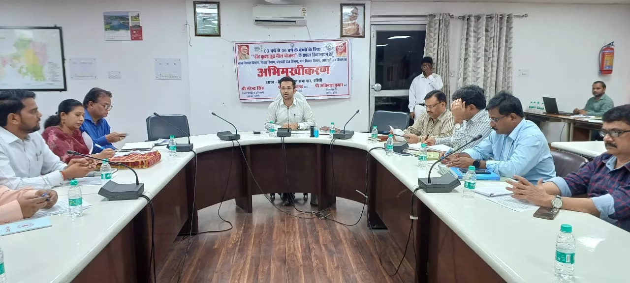 आंगनवाड़ी केन्द्रों में 3 वर्ष से 6 वर्ष आयु के बच्चों के लिये हॉट कुक्ड फूड मील योजना के सफल क्रियान्वयन हेतु हुआ अभिमुखीकरण आयोजित | New India Times