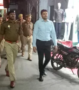जिलाधिकारी एवं वरिष्ठ पुलिस अधीक्षक ने देर शाम नगर के व्यस्ततम बाजार में भ्रमण कर नागरिकों को दिलाया सुरक्षा का एहसास | New India Times