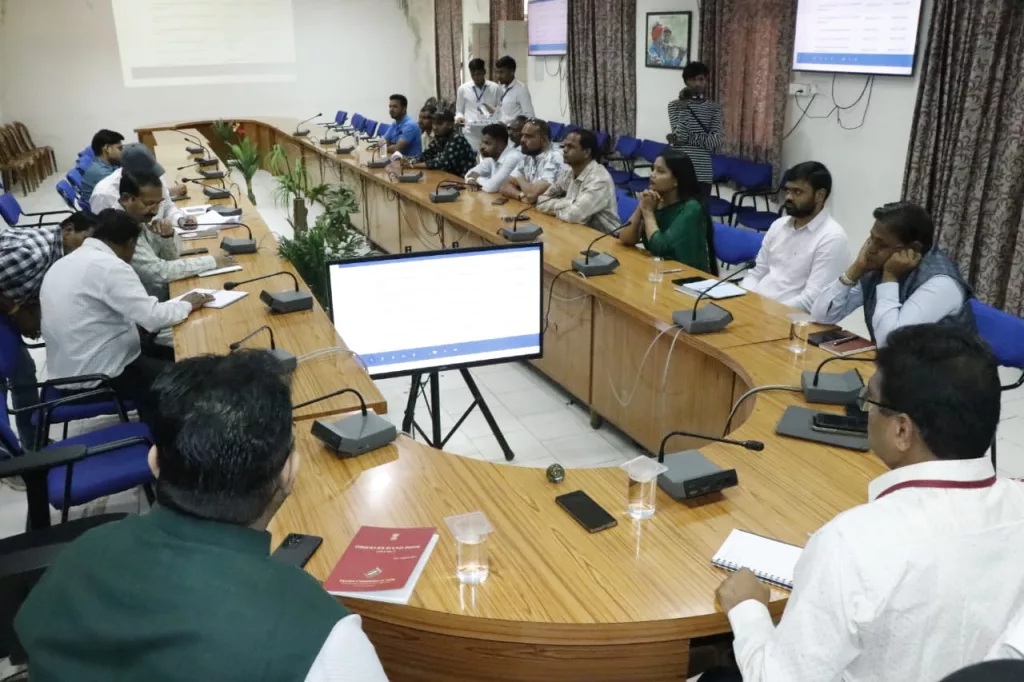 ईवीएम का द्वितीय रेंडमाइजेशन संपन्न | New India Times