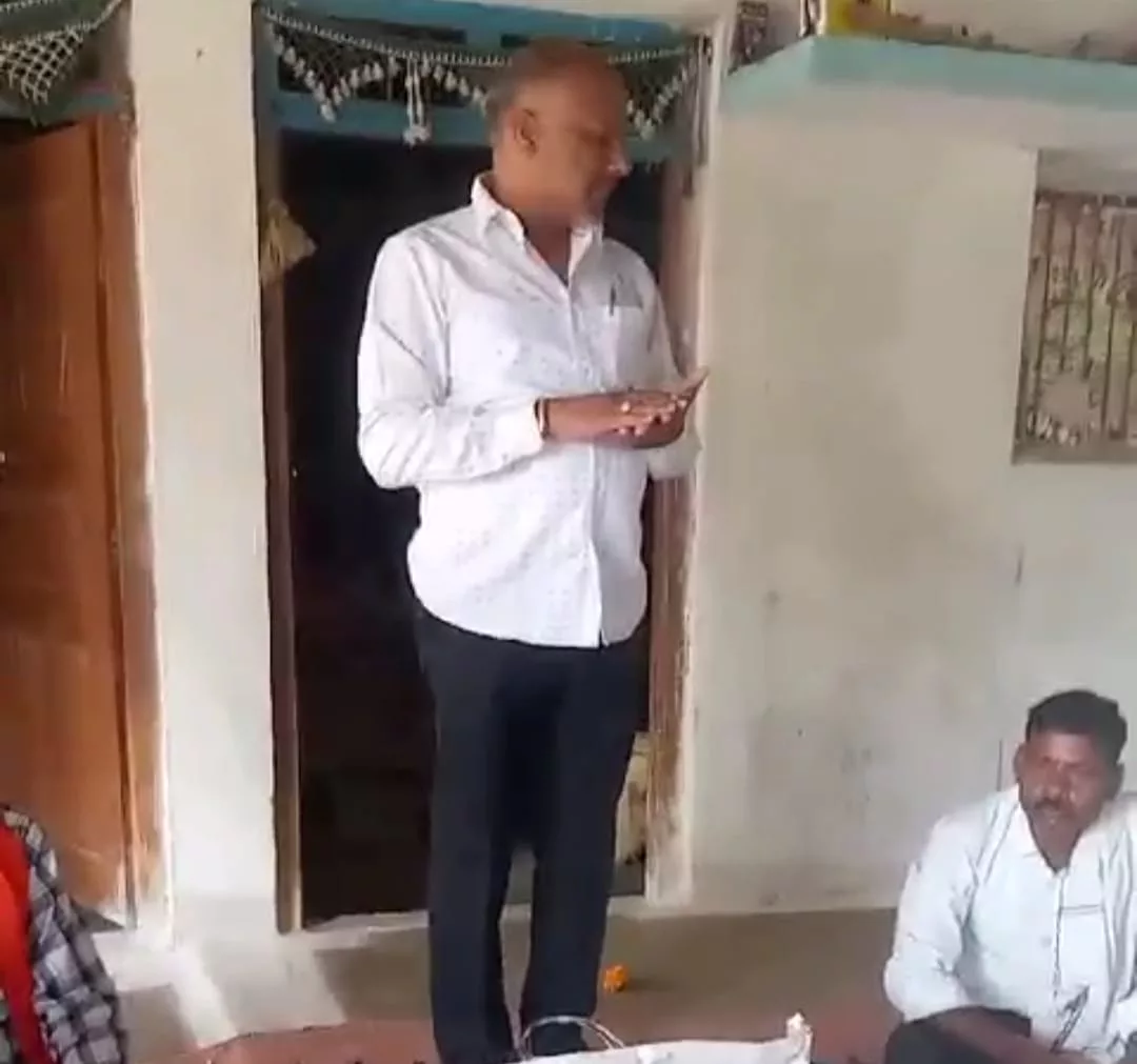 कांग्रेस ने लगाया भाजपा नेताओं पर मतदाताओं को धमकाने का आरोप, पूर्व मंडल अध्यक्ष का वीडियो आया सामने, सरकारी योजनाओं के लाभार्थीयों के लिए भद्दी भाषा का प्रयोग | New India Times