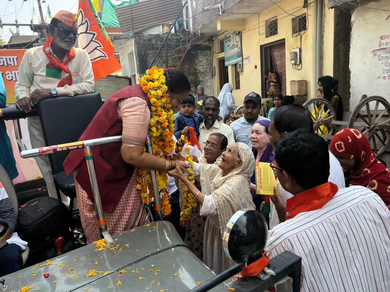 विकास के नाम पर बुरहानपुर की जनता से आशीर्वाद मांग रही हैं भाजपा प्रत्याशी अर्चना चिटनिस | New India Times