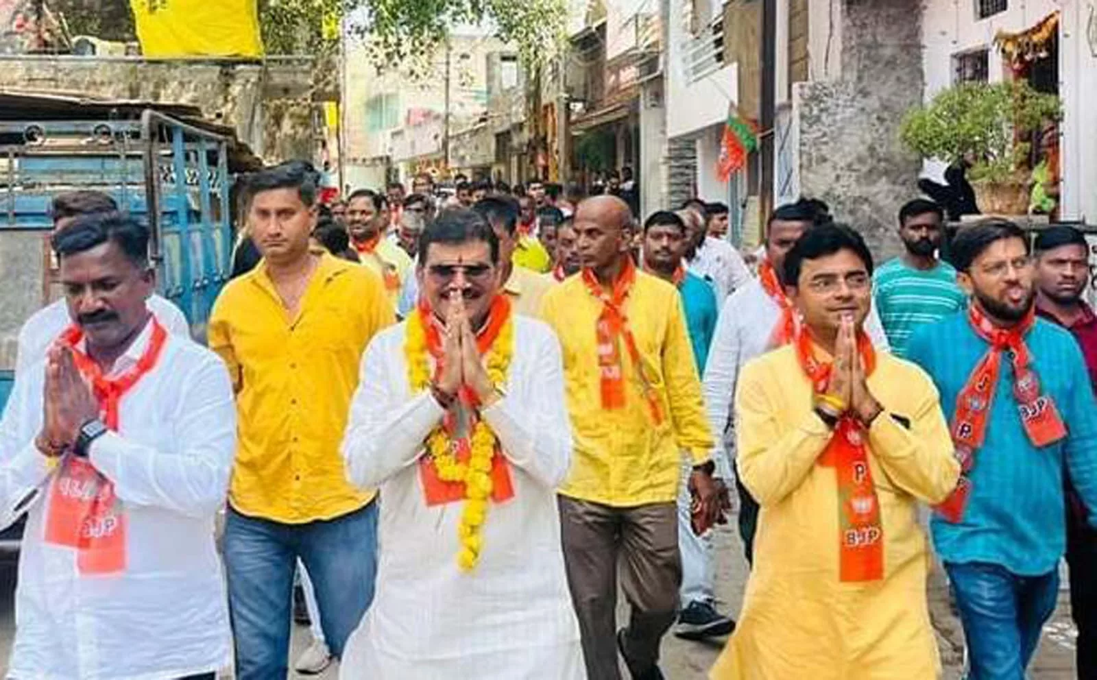 उमड़ते सैलाब में सांसद ज्ञानेश्वर पाटिल एवं भाजपा प्रत्याशी अर्चना चिटनिस ने किया सघन जनसंपर्क | New India Times