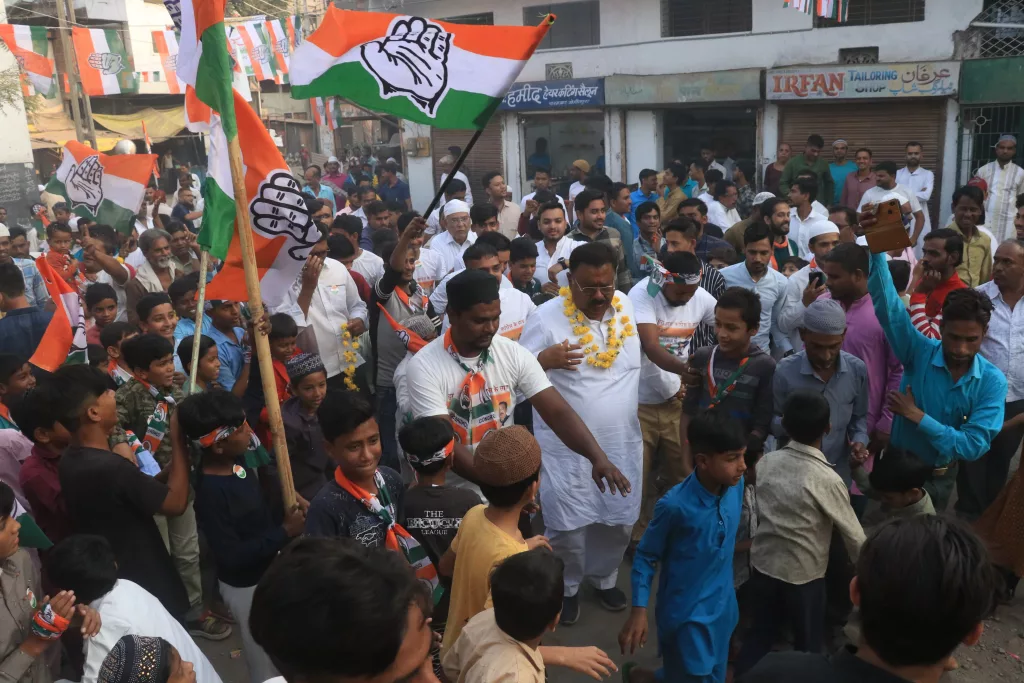 कांग्रेस प्रत्याशी शेरा भैया ने मुस्लिम नेताओं के साथ किया जनसंपर्क | New India Times