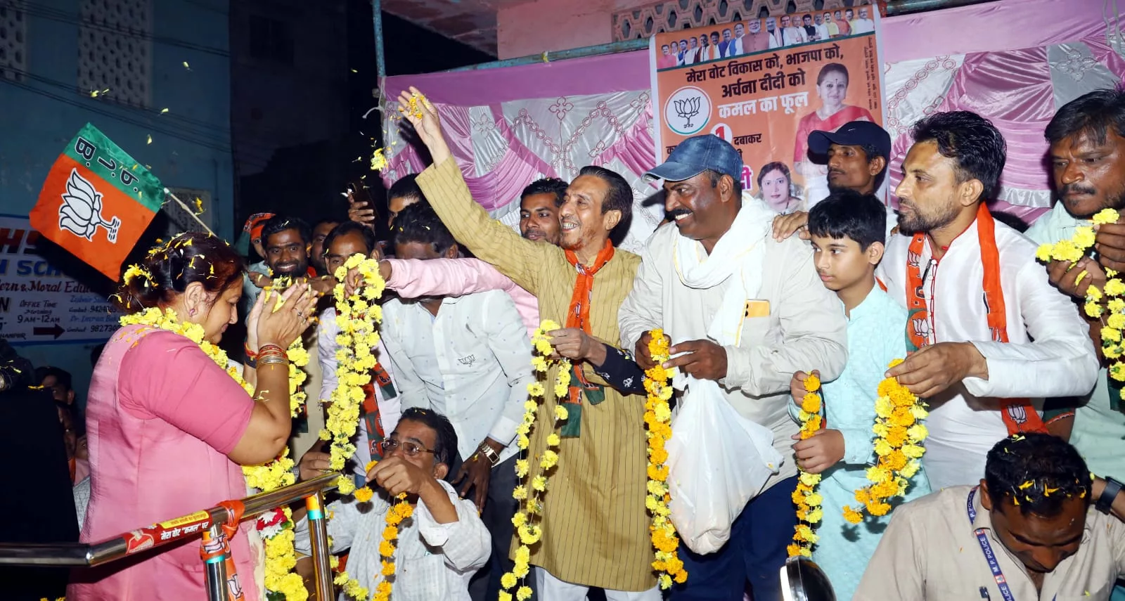 भाजपा प्रत्याशी अर्चना चिटनिस को मिल रहा है जनता का अपार जनसमर्थन | New India Times