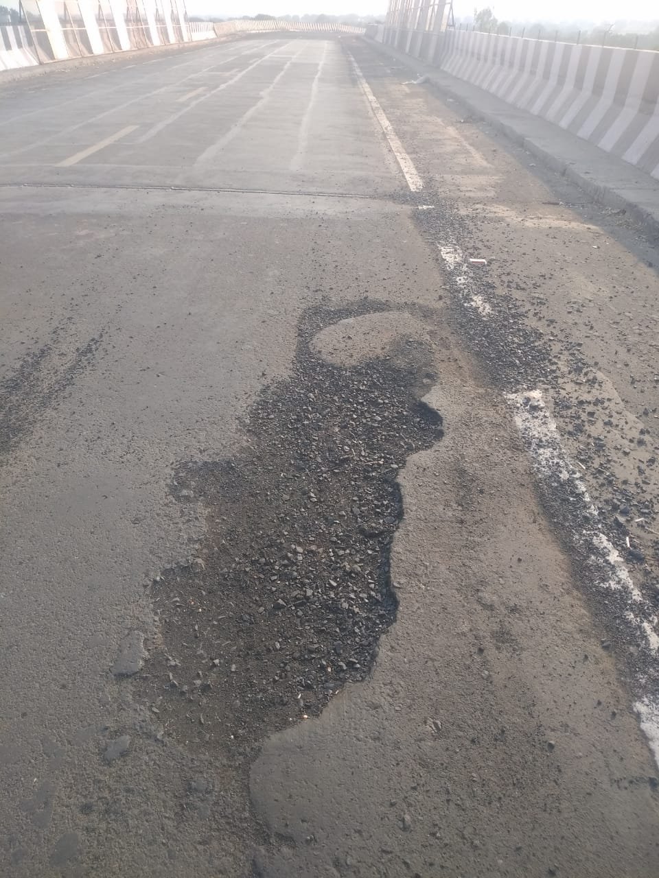 बोदवड़ शहर बायपास ब्रिज पर हवा में उड़ रहे हैं वाहन, PWD की सहायता से 25 करोड़ रूपए की बर्बादी, ठेकेदार के बाद सब ठेकेदार ने की जमकर कमाई | New India Times