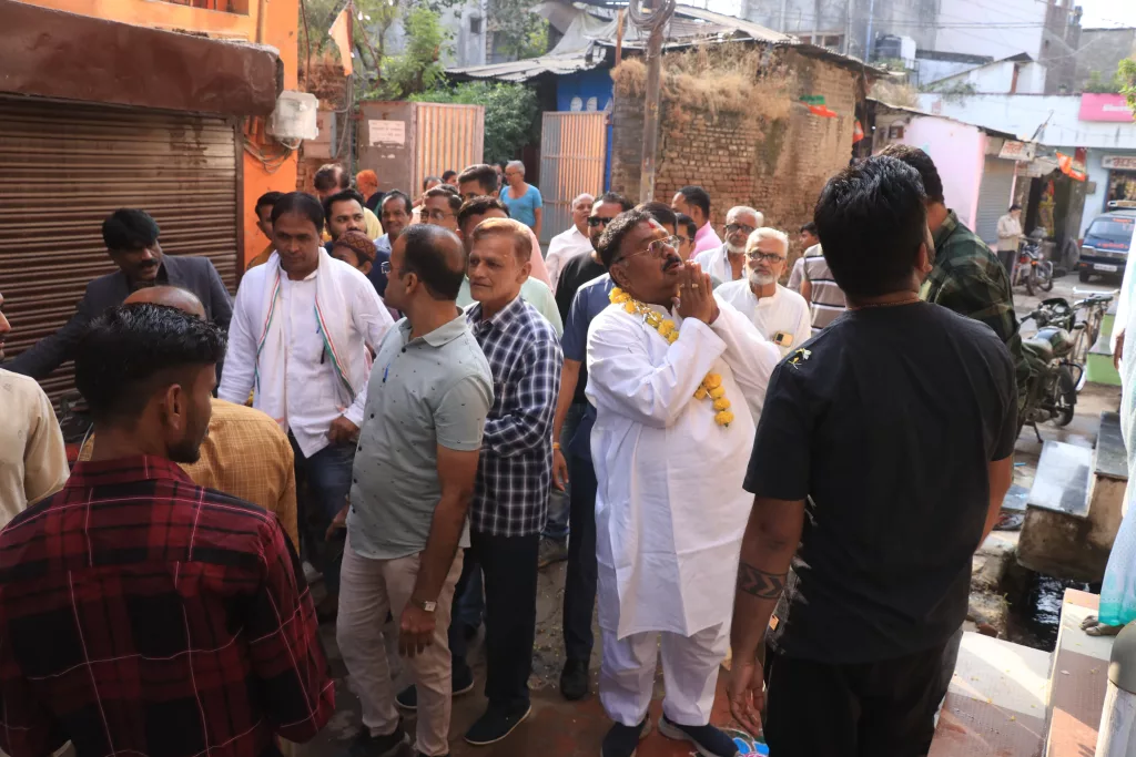 विधानसभा के तीन शहरी वार्ड और दो ग्रामीण क्षेत्रों में कांग्रेस प्रत्याशी ठाकुर सुरेंद्र सिंह उर्फ़ शेरा ने किया तूफ़ानी जनसंपर्क | New India Times