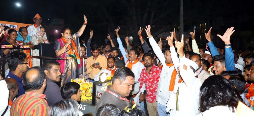 भाजपा प्रत्याशी अर्चना चिटनिस ने दूरस्थ वनीय क्षेत्रों में जनसंपर्क करते हुए ग्रामीणों के संग मनाई दीपावली 2 भाजपा प्रत्याशी अर्चना चिटनिस ने दूरस्थ वनीय क्षेत्रों में जनसंपर्क करते हुए ग्रामीणों के संग मनाई दीपावली | New India Times