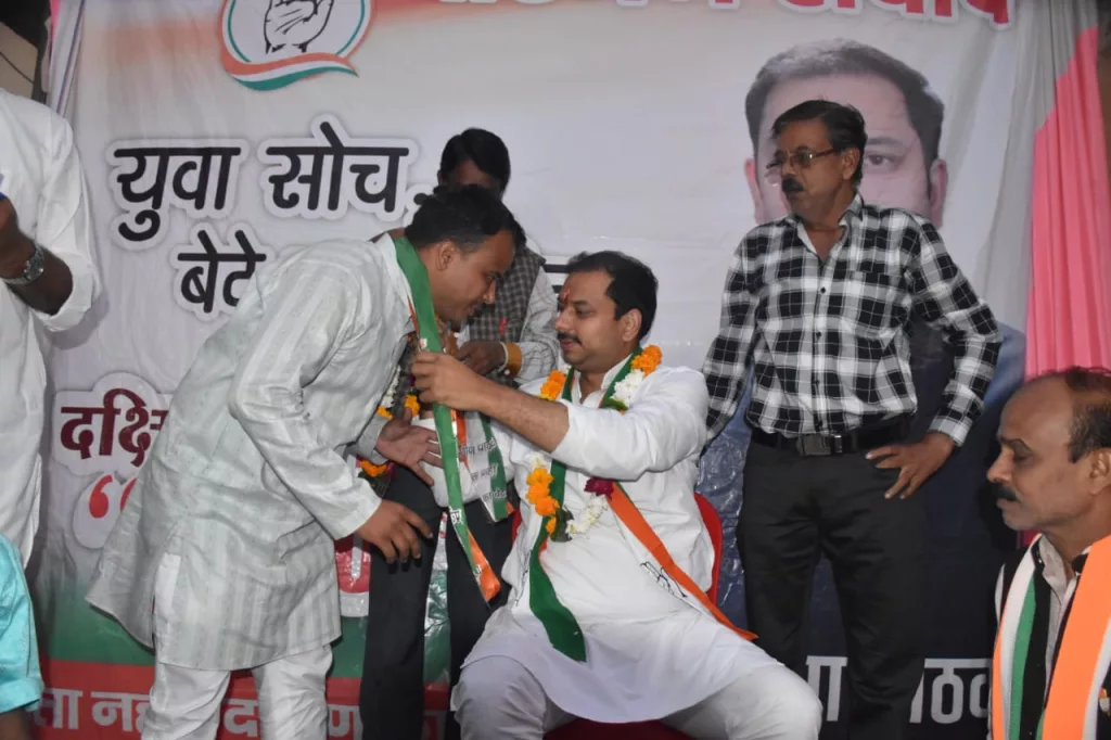 पैर में फ्रेक्चर होने के बाद भी अपने परिजनों के बीच पहुंचे विधायक श्री पाठक | New India Times