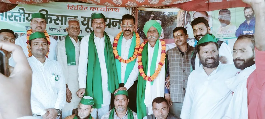 विद्युत चेकिंग के नाम पर घरों में घुसकर महिलाओं से अभद्र व्यवहार किये जाने, निर्दोष लोगों पर झूठे मुकदमे लगाए जाने को लेकर भारतीय किसान यूनियन टिकैत के कार्यकर्ताओं में आक्रोश 2 विद्युत चेकिंग के नाम पर घरों में घुसकर महिलाओं से अभद्र व्यवहार किये जाने, निर्दोष लोगों पर झूठे मुकदमे लगाए जाने को लेकर भारतीय किसान यूनियन टिकैत के कार्यकर्ताओं में आक्रोश | New India Times