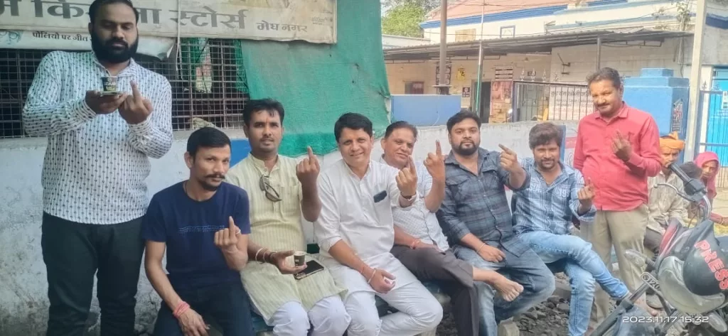 ग्रामीण क्षेत्रों में सुबह से देर शाम तक मतदान के लिए उत्साह रहा, दोपहर में खामोशी पसरी रही 3 ग्रामीण क्षेत्रों में सुबह से देर शाम तक मतदान के लिए उत्साह रहा, दोपहर में खामोशी पसरी रही | New India Times