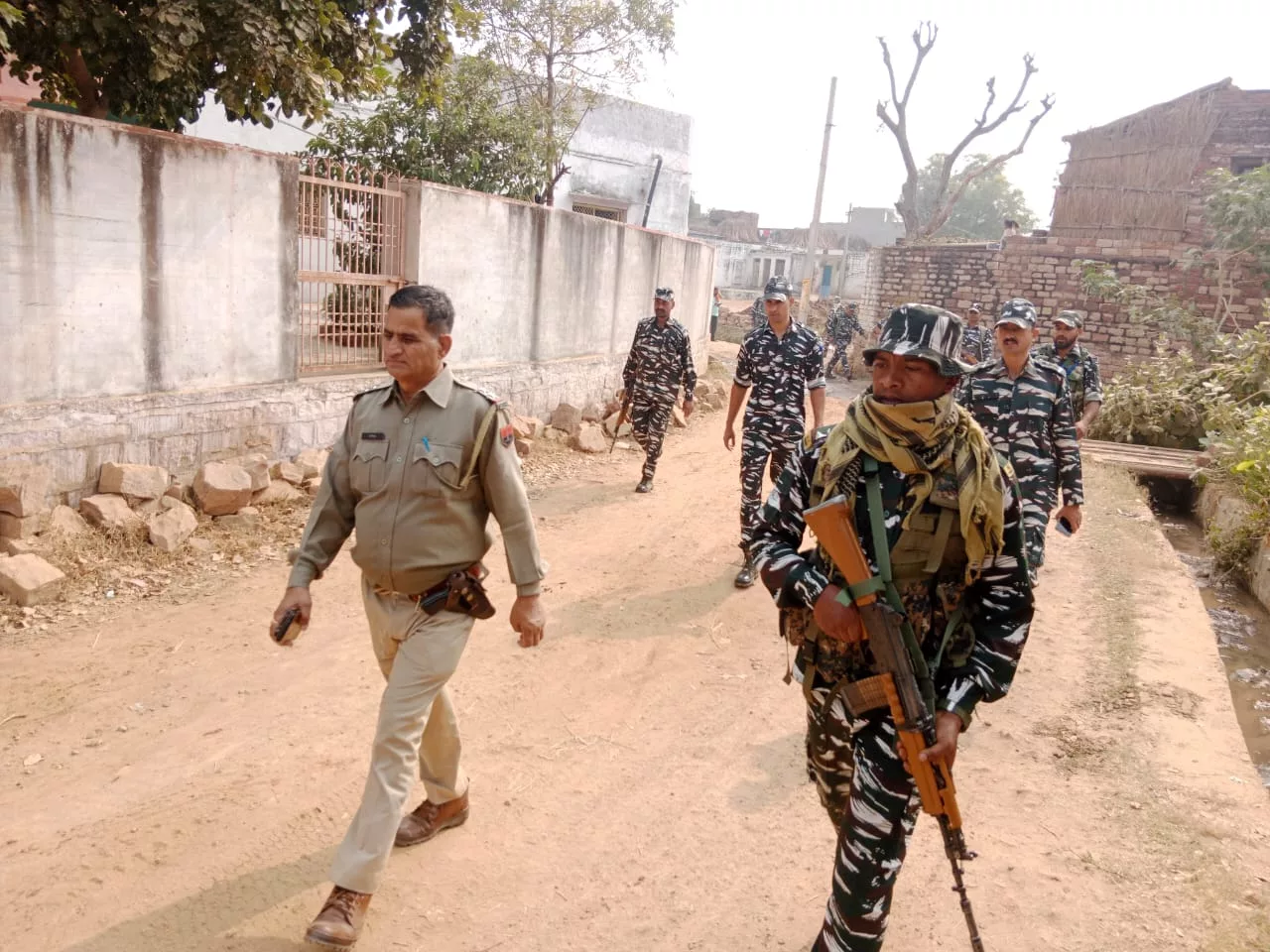 आगामी विधानसभा चुनाव को लेकर अलग-अलग थाना क्षेत्र में किया गया पैदल फ्लैग मार्च | New India Times