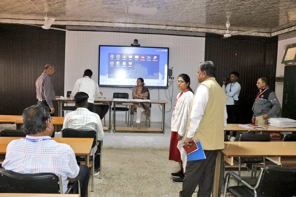 झाबुआ निर्वाचन प्रेक्षकों द्वारा मतदान से संबंधित दस्तावेजों की संविक्षा की गई | New India Times