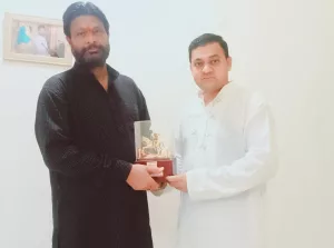 पूर्व मंत्री प्रदीप जैन ने हैदर अली को 49वीं बार रक्तदान करने पर किया सम्मानित | New India Times