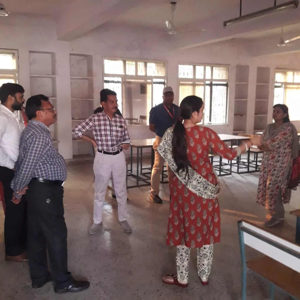 कलेक्टर एवं जिला निर्वाचन अधिकारी ने किया स्ट्रांग रूम का निरीक्षण 2 कलेक्टर एवं जिला निर्वाचन अधिकारी ने किया स्ट्रांग रूम का निरीक्षण | New India Times